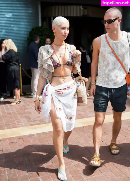 Iris Law OnlyFans Thumbnail #arBSehT0Aq