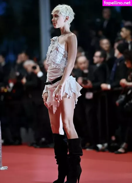 Iris Law OnlyFans Thumbnail #cnZCJgdCUv