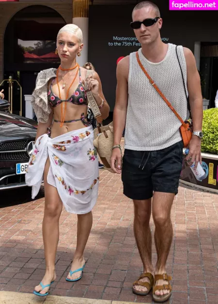 Iris Law OnlyFans Thumbnail #ebXIJTn25U