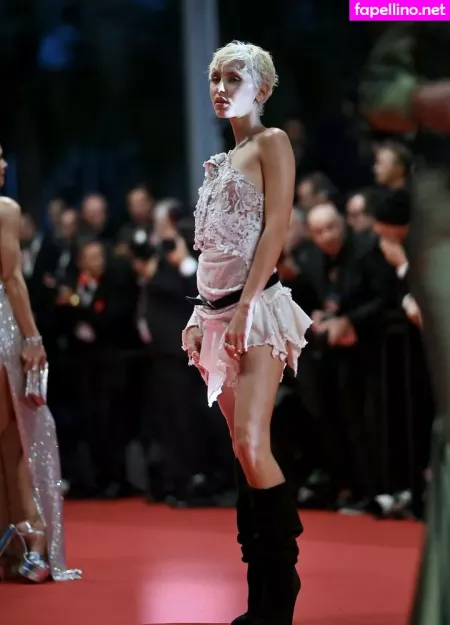 Iris Law OnlyFans Thumbnail #gPAKSXxMvp