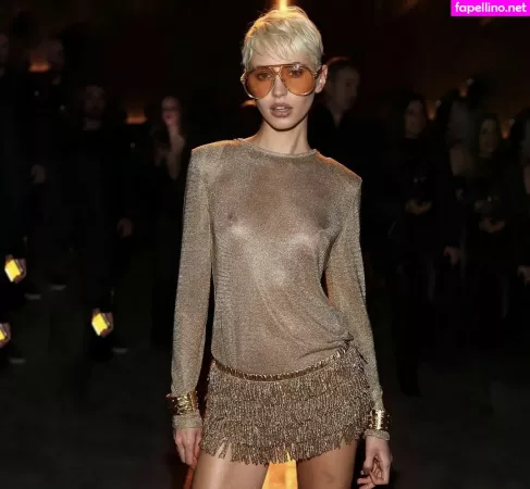 Iris Law OnlyFans Thumbnail #j9JQKAv4QW