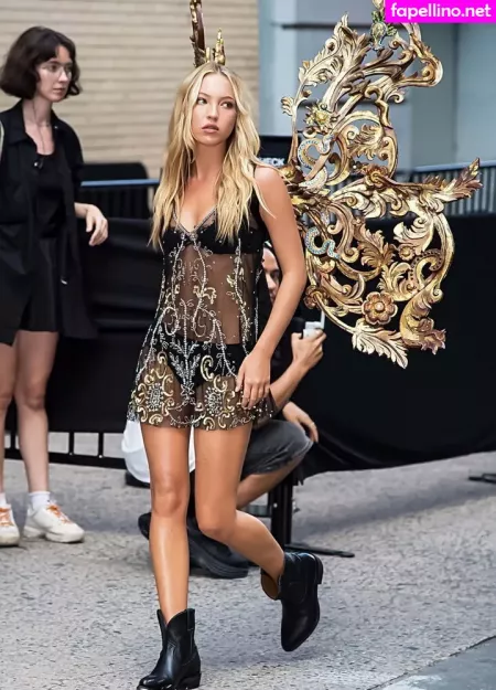 Iris Law OnlyFans Thumbnail #orGT6F4io8