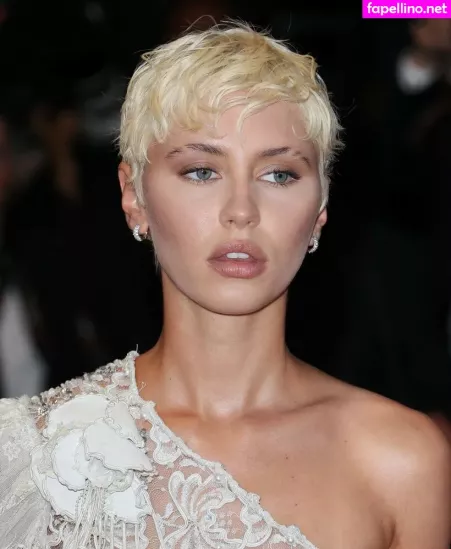 Iris Law OnlyFans Thumbnail #qlQrybttby