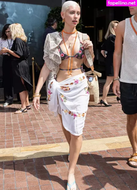 Iris Law OnlyFans Thumbnail #rMGjf8GADx