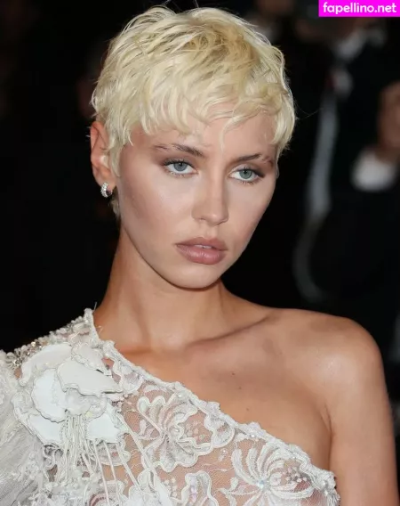 Iris Law OnlyFans Thumbnail #tZmm2EfAoK