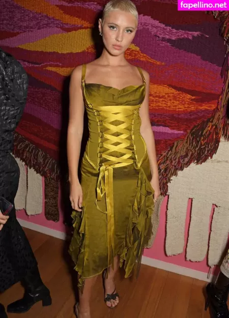 Iris Law OnlyFans Thumbnail #xiYJ2sj0DJ