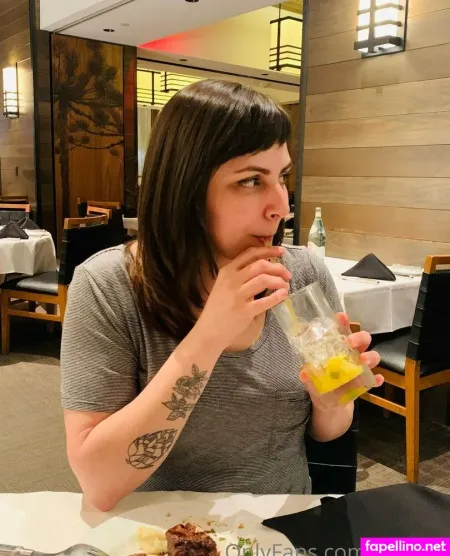 Iris Ren OnlyFans Thumbnail #YitTnLOOPw