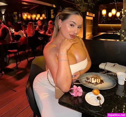 Isabel Ribeiro OnlyFans Thumbnail #93Sf4fZVIr