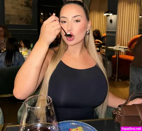Isabel Ribeiro OnlyFans Thumbnail #DLNLOemxp5