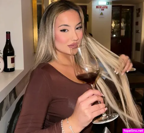 Isabel Ribeiro OnlyFans Thumbnail #o6bjP8qvna
