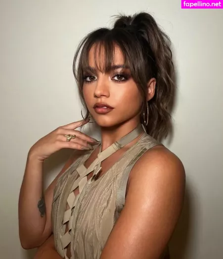 Isabela Merced OnlyFans Thumbnail #DXCOwRKJ9w