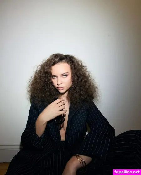 Isabella Briggs OnlyFans Thumbnail #RxuowdDxLf