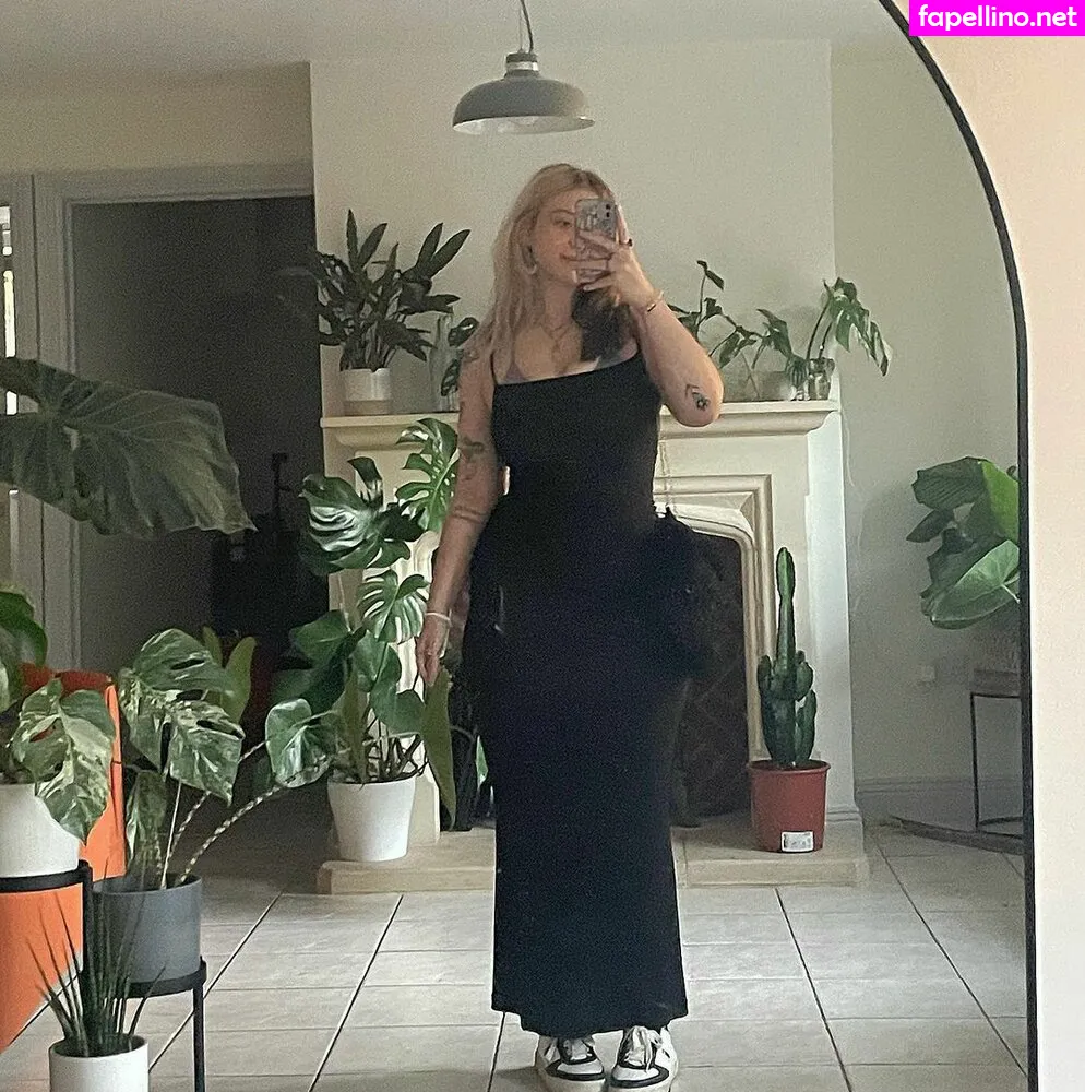 isabelladortapoetry444 Nude Leaked OnlyFans Photo #QRdI4kStWV