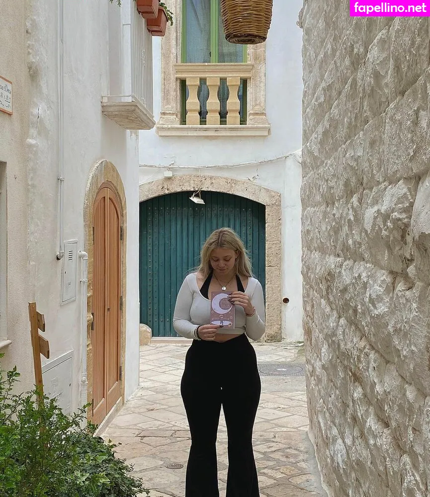 isabelladortapoetry444 Nude Leaked OnlyFans Photo #blBuHdR3Hq