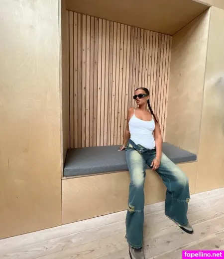 Isabella Evans OnlyFans Thumbnail #A80E41x2di