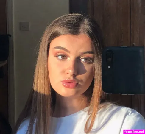 Isabella Evans OnlyFans Thumbnail #Y0eiAAKrBg