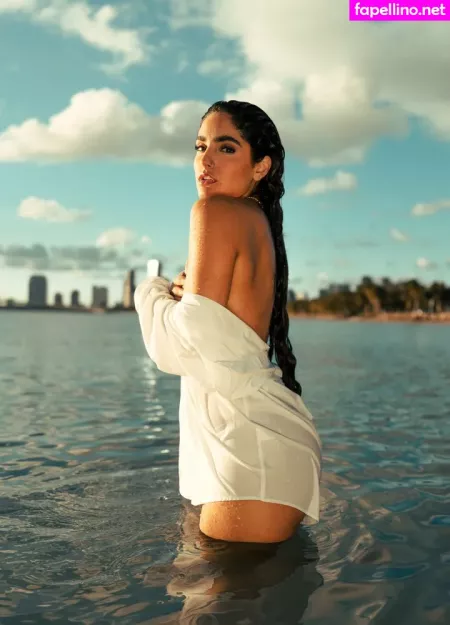 Isabella Ladera OnlyFans Thumbnail #vNSSz4X4Y4