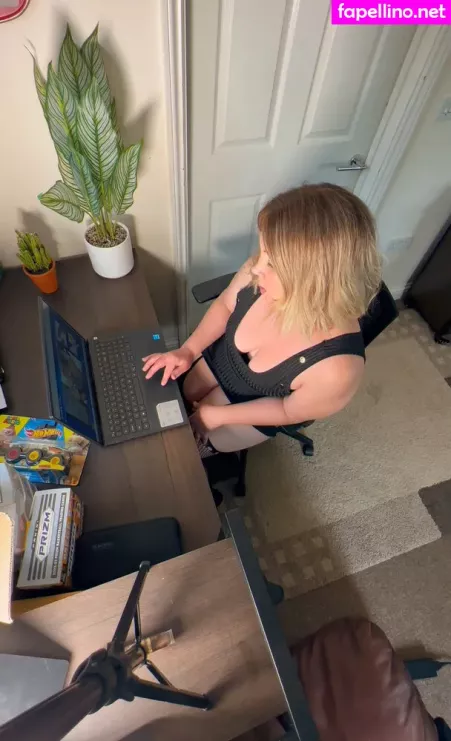 Isabella Lee OnlyFans Thumbnail #u9KhGnvmWU