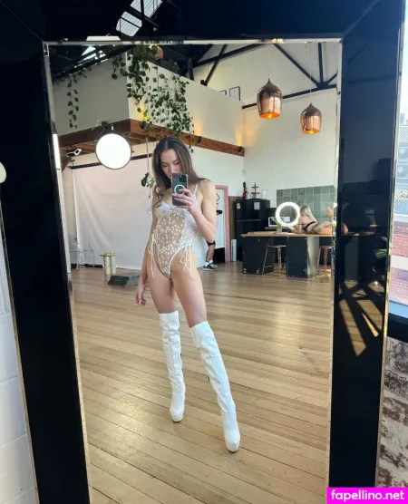 Isabella Moreau OnlyFans Thumbnail #lyOv4v4QL3