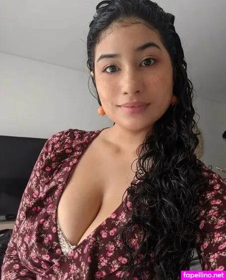 Isabella R OnlyFans Thumbnail #2Skrr8lmW6