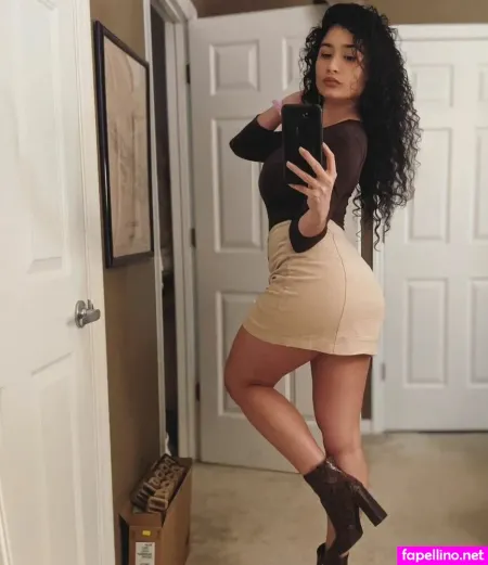 Isabella R OnlyFans Thumbnail #FqhhryPtxY