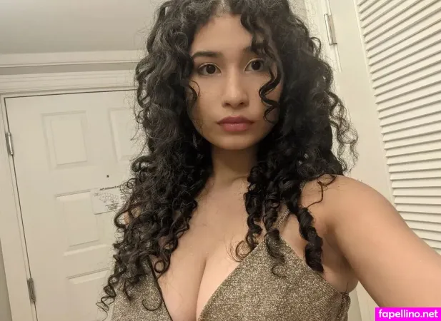 Isabella R OnlyFans Thumbnail #KUAJRMOmF3