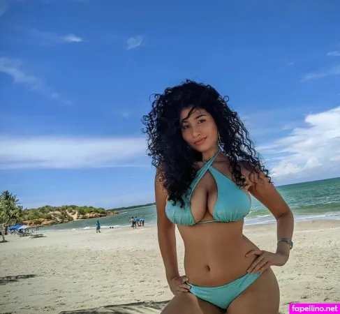 Isabella R OnlyFans Thumbnail #t2SBDMCAew