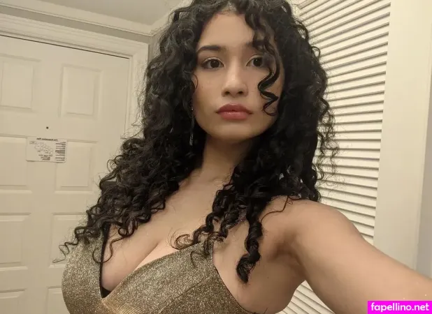 Isabella R OnlyFans Thumbnail #xspdLWOaYz