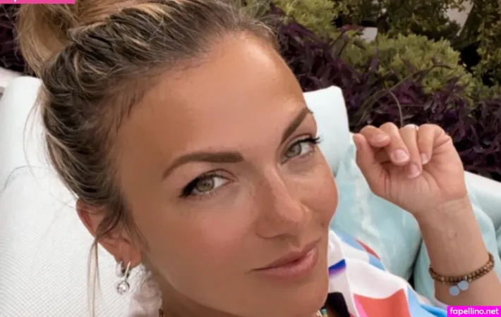 Isabelle Desjardins OnlyFans Thumbnail #qXutUF1EDC