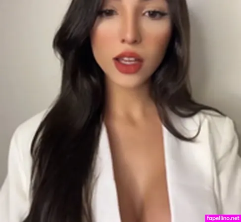 Iseet OnlyFans Thumbnail #i0XMmLuie1