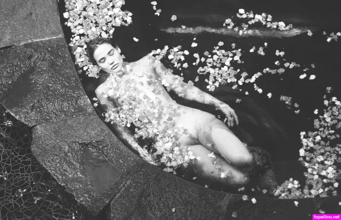 Isha Van Dijk OnlyFans Thumbnail #QCJhMJfHtR
