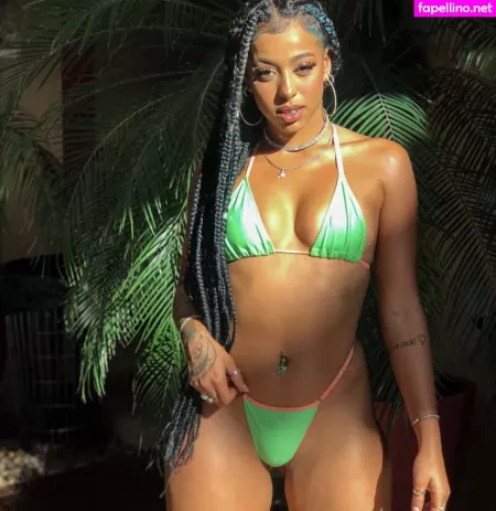 Isis Pequine OnlyFans Thumbnail #G8CLcHZA81