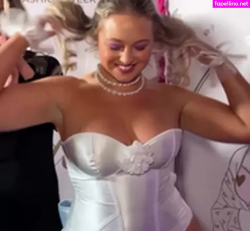 Iskra Lawrence OnlyFans Thumbnail #F2GkLIgKsF