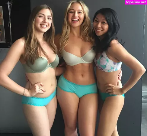 Iskra Lawrence OnlyFans Thumbnail #kvUKmIFF0w