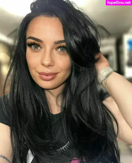 Issabellaa OnlyFans Thumbnail #q2xRga9O3n