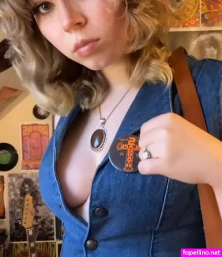 Issy Allen OnlyFans Thumbnail #KmVd0JeYgy