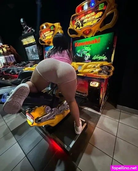 Isy Glue OnlyFans Thumbnail #snUAuwcUnu