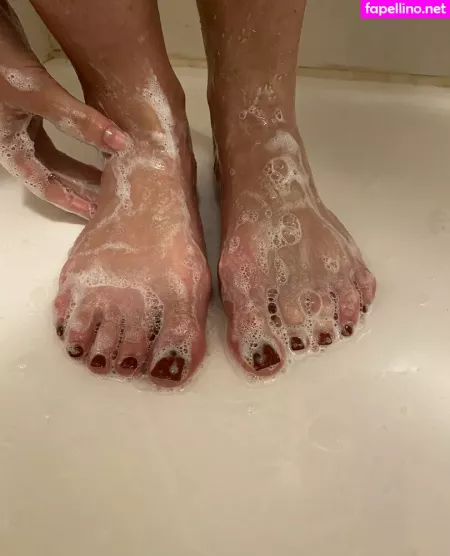 Italianfeetluv OnlyFans Thumbnail #FtNw2La4UV