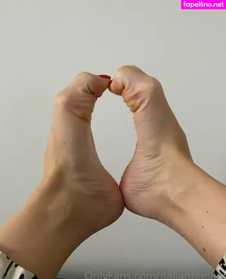 Italianfeetluv OnlyFans Thumbnail #GOlbdXgeae