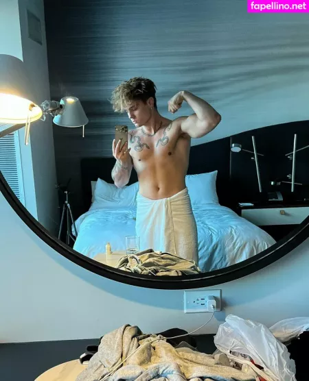 Itscodyandrew OnlyFans Thumbnail #1jnaxmaSO4