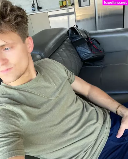 Itsjustparker OnlyFans Thumbnail #KVL28pOkXD