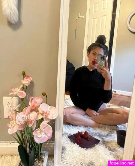 Itsmiavine OnlyFans Thumbnail #EmlhwleJ7q