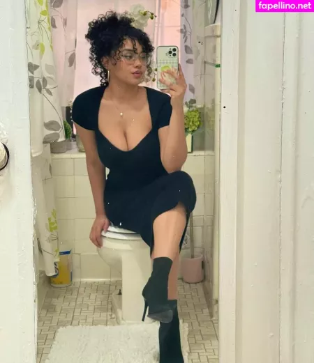 Itsqueennovaa OnlyFans Thumbnail #TzpLKw161u