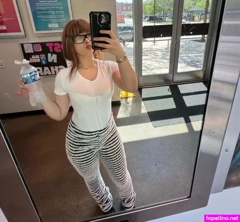 Itz Whitechina OnlyFans Thumbnail #CB2LT1meOy