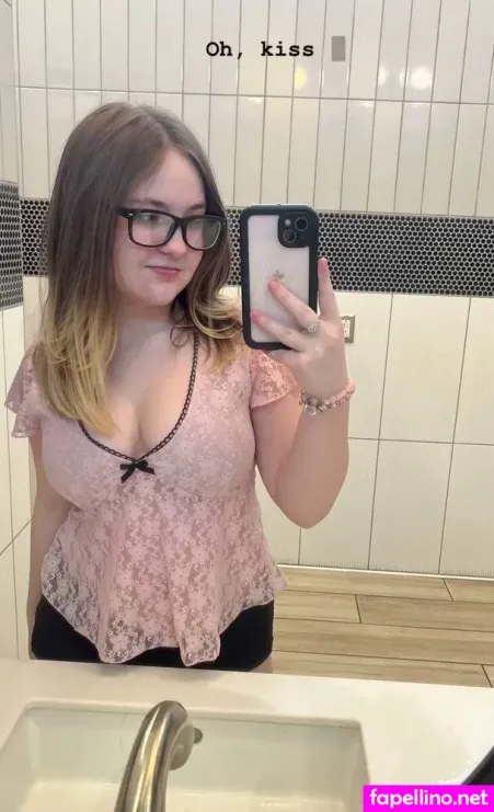 Itzgracierobbins OnlyFans Thumbnail #bYGw9ujClC