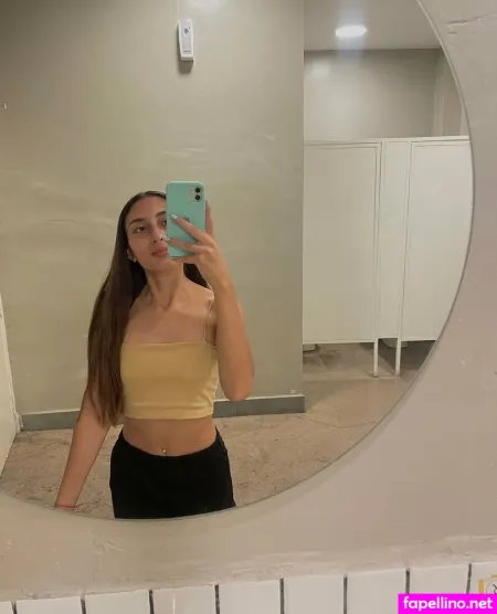 Itzlbelen OnlyFans Thumbnail #6DYD9SlpPz