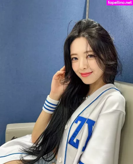 Itzy All In Us OnlyFans Thumbnail #2IktRuccmf