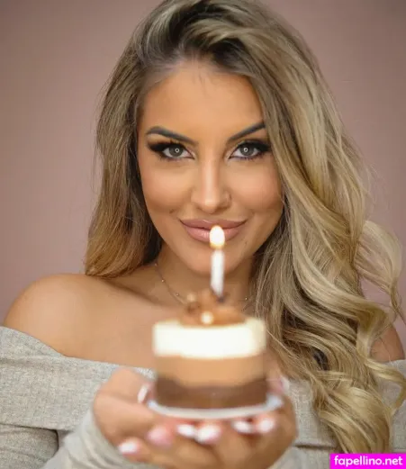 Ivona Popovic OnlyFans Thumbnail #nGE6AFiAg9