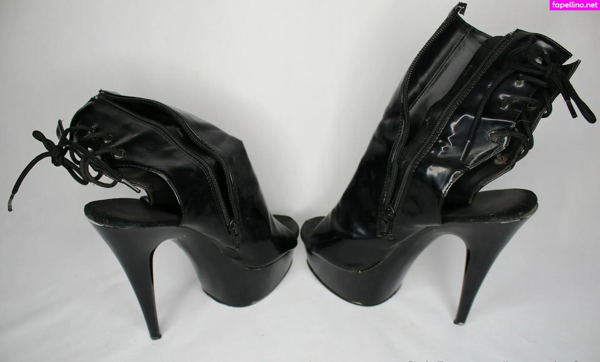 ivorysolesfree, worshipivory Nude Leaked OnlyFans Photo #5QsFd9AyIm