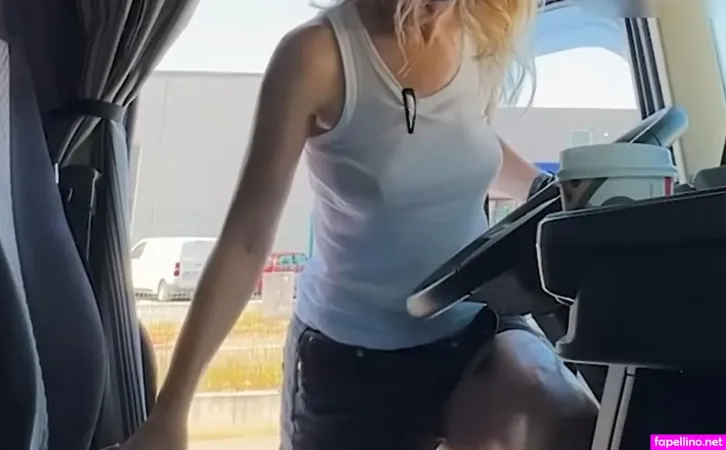 Iwona Blecharczyk OnlyFans Thumbnail #4NeUtJbb74